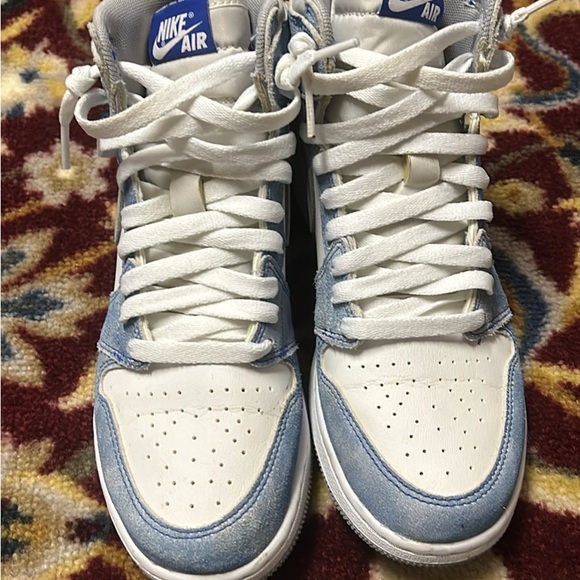 Jordan 1 Hyper Royale - Picture 2 of 2